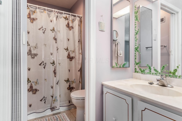 5613 Chowning Way, Columbus, OH 43213 - bathroom featuring vanity and a shower with curtain