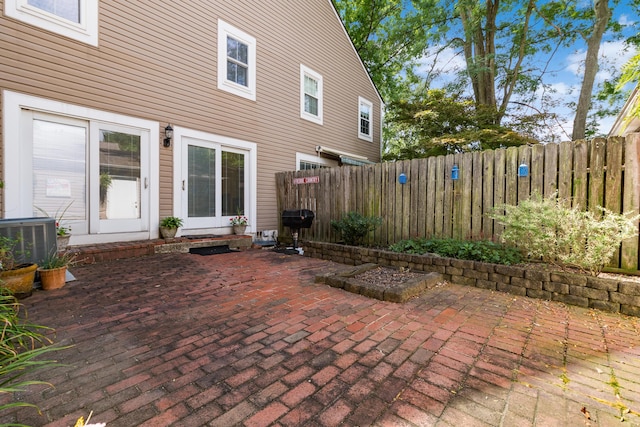 5613 Chowning Way, Columbus, OH 43213 - fenced backyard with a patio area and area for grilling