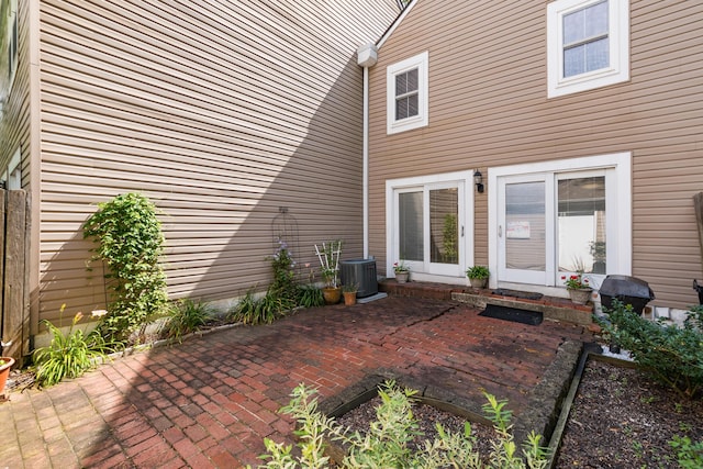 5613 Chowning Way, Columbus, OH 43213 - entrance to property featuring a patio