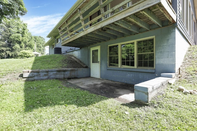 1725 Graham Dr NE, Lancaster, OH 43130 - back of property featuring concrete block siding and a lawn