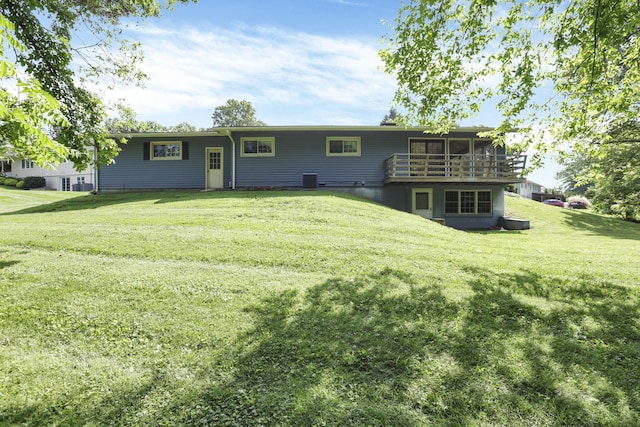 1725 Graham Dr NE, Lancaster, OH 43130 - back of property with a lawn and a deck