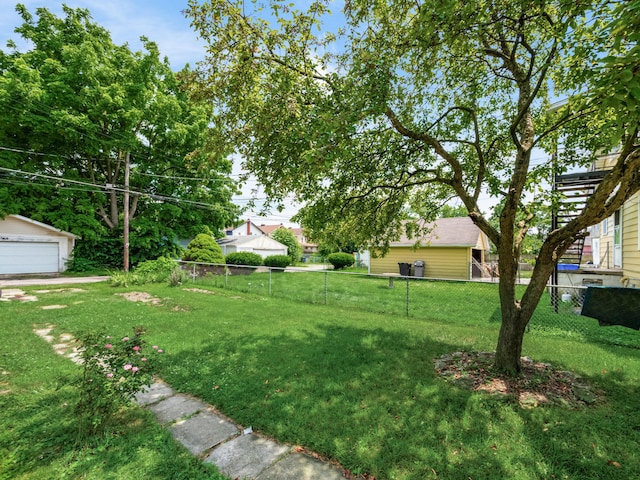 366 S Richardson Ave, Columbus, OH 43204 - view of yard with an outbuilding