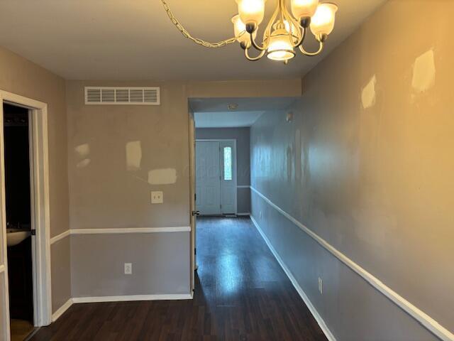 2382 Hardesty Dr S Unit Q5, Columbus, OH 43204 - hallway featuring a chandelier and wood finished floors