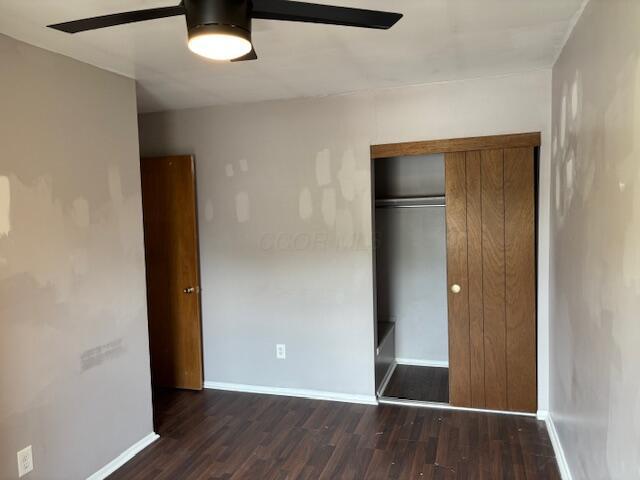 2382 Hardesty Dr S Unit Q5, Columbus, OH 43204 - unfurnished bedroom with dark wood-type flooring, a closet, and a ceiling fan