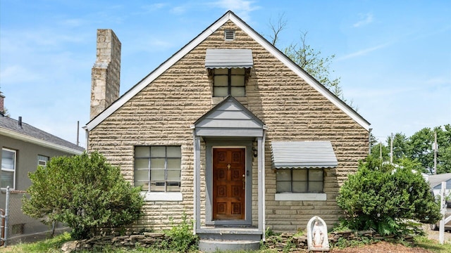 1822 W Mound St, Columbus, OH 43223 - view of front of property with a chimney