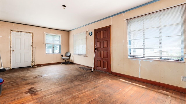 1822 W Mound St, Columbus, OH 43223 - foyer entrance with wood-type flooring and baseboards