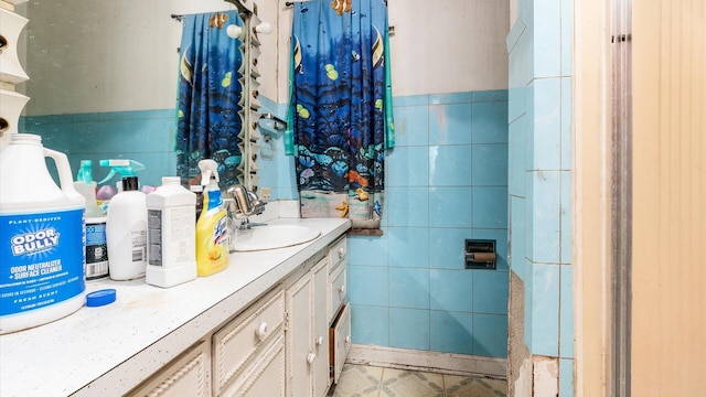 1822 W Mound St, Columbus, OH 43223 - bathroom featuring tile walls and vanity