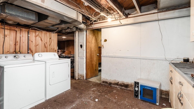1822 W Mound St, Columbus, OH 43223 - washroom with washing machine and clothes dryer
