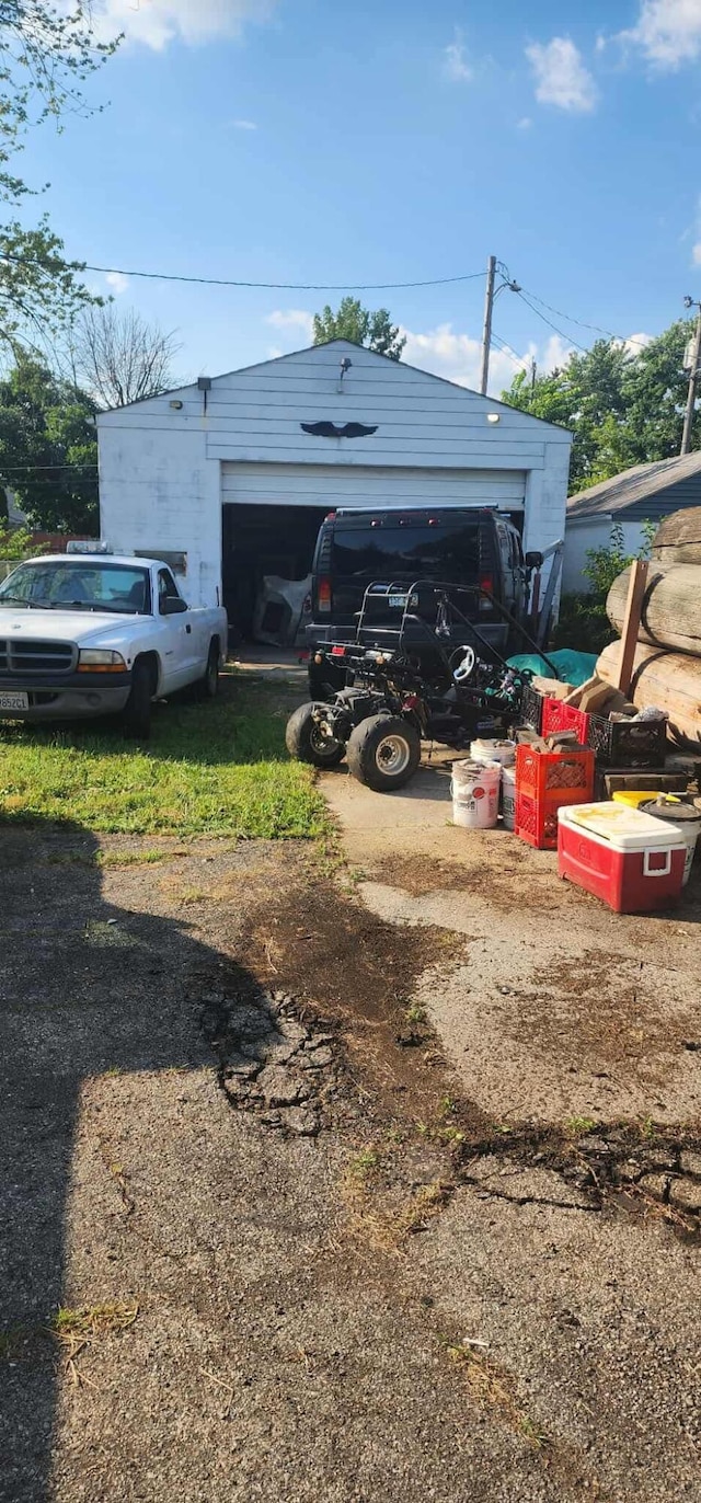 1822 W Mound St, Columbus, OH 43223 - view of garage