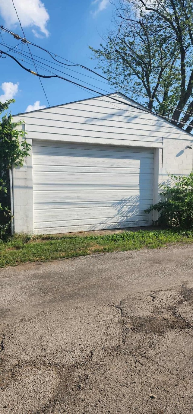 1822 W Mound St, Columbus, OH 43223 - view of detached garage