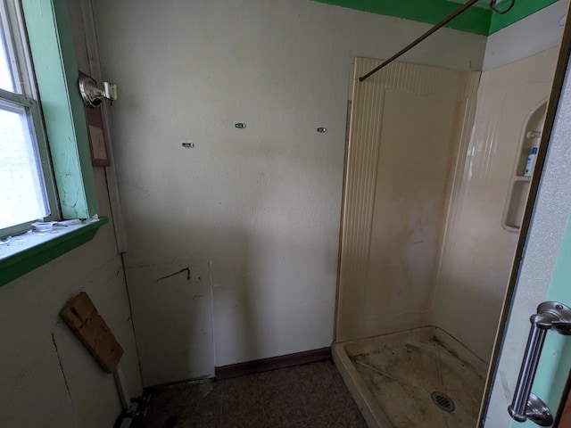 1325 Smith Rd, Columbus, OH 43207 - bathroom with walk in shower