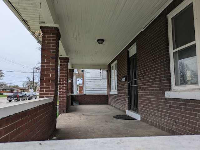 1325 Smith Rd, Columbus, OH 43207 - view of covered porch