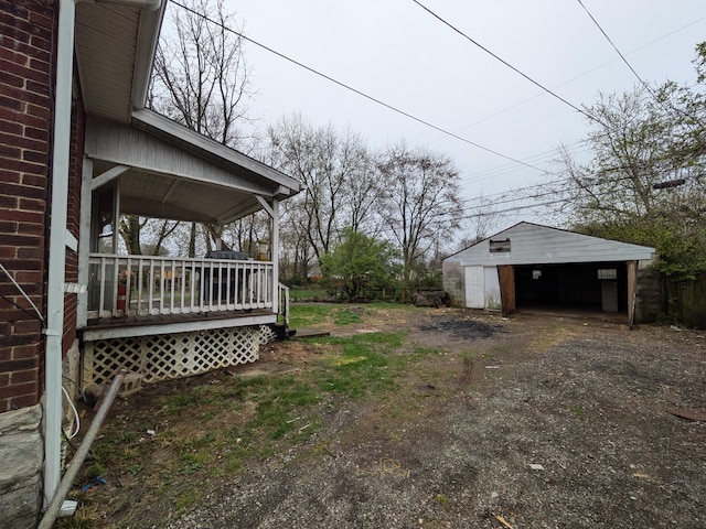1325 Smith Rd, Columbus, OH 43207 - view of yard featuring an outbuilding