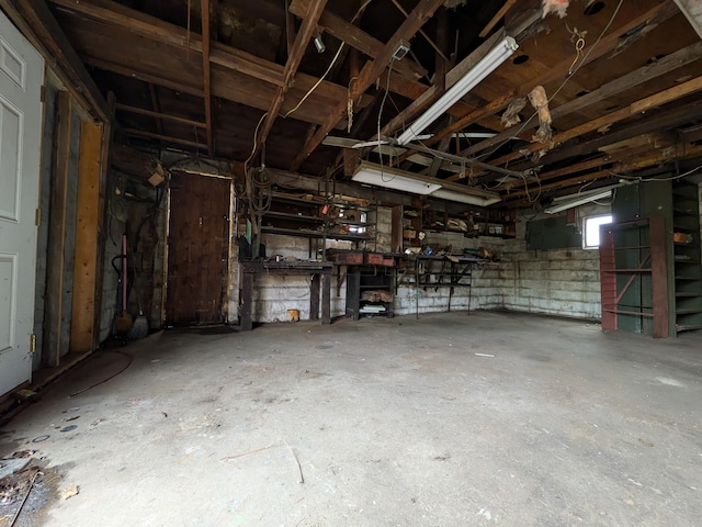 1325 Smith Rd, Columbus, OH 43207 - view of garage