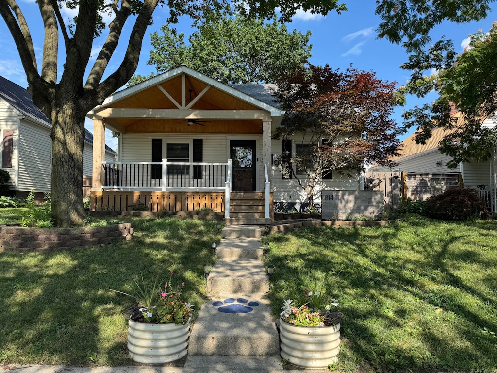814 Oxley Rd, Columbus, OH 43212 - view of front of home with a porch and a front yard