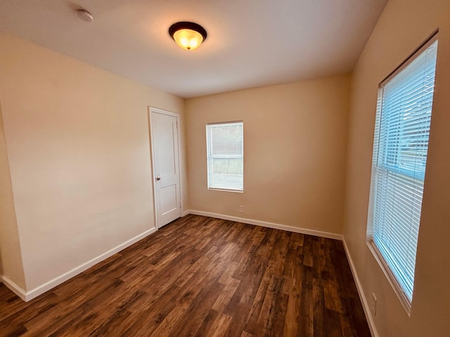 3067 E 13th Ave, Columbus, OH 43219 - unfurnished room with dark wood-style floors and a smoke detector