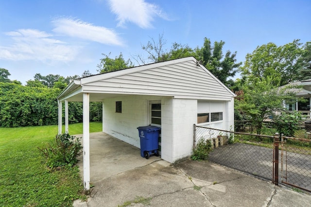 3563 Astor Ave, Columbus, OH 43227 - garage featuring a carport