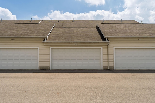 3839 Rubythroat Dr, Columbus, OH 43230 - view of garage