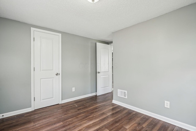 2292 Traymore Pl, Columbus, OH 43211 - unfurnished bedroom featuring dark wood-style floors and a textured ceiling