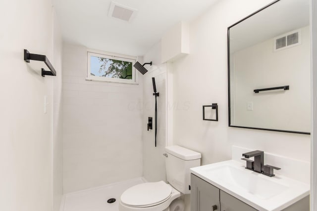 2664 Sonata Dr, Columbus, OH 43209 - bathroom with tiled shower and vanity