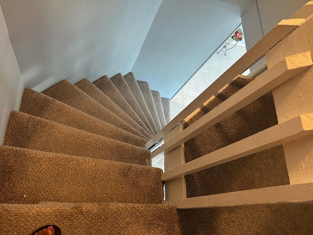 5479 Worthington Forest Pl, Columbus, OH 43229 - view of stairway