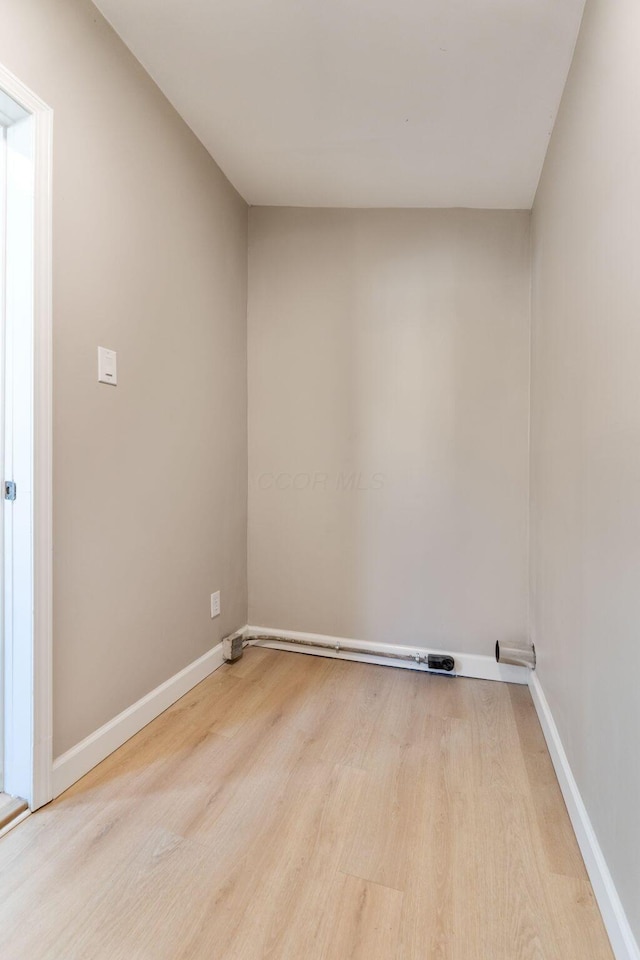3189 E 6th Ave, Columbus, OH 43219 - empty room with wood finished floors and baseboards