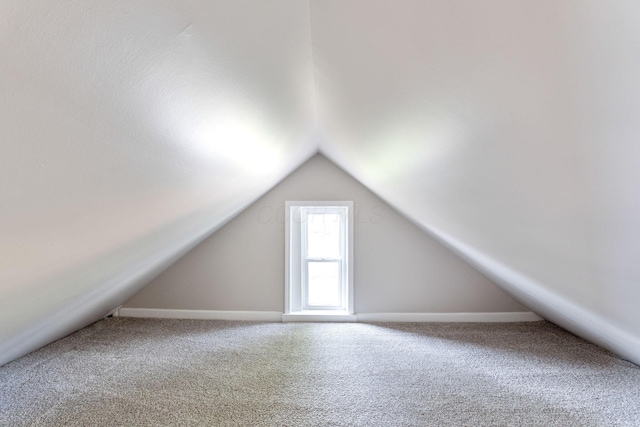 3189 E 6th Ave, Columbus, OH 43219 - bonus room with lofted ceiling and carpet