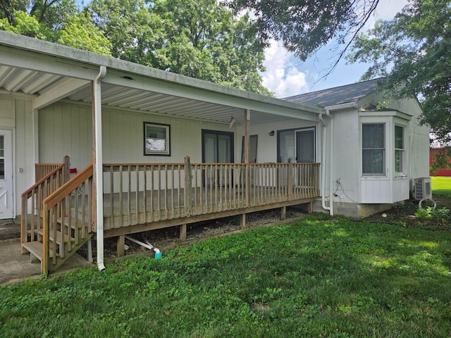 7376 Mink St SW, Pataskala, OH 43062 - view of side of home featuring a lawn and a porch