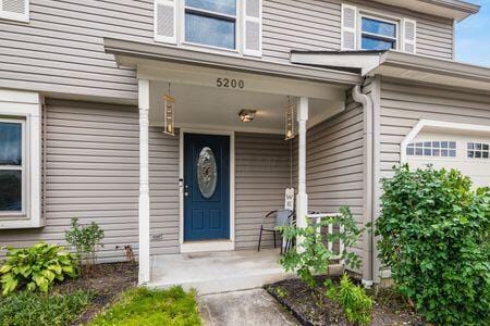 5200 Garmouth Ct, Columbus, OH 43221 - property entrance featuring a porch