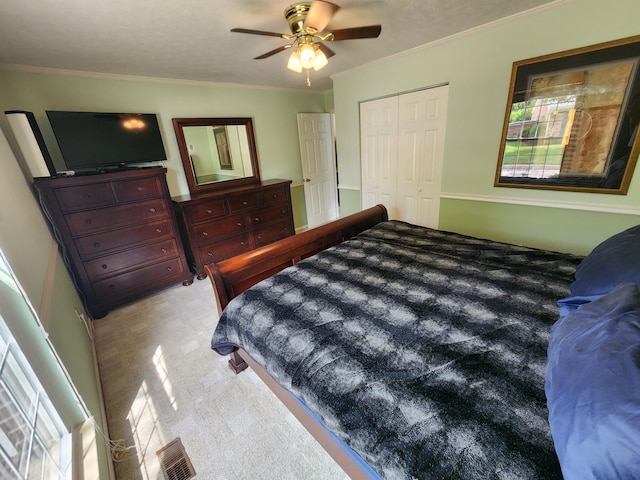 450 Williamsburg Ln Unit A, Lancaster, OH 43130 - bedroom featuring crown molding, a closet, and a ceiling fan