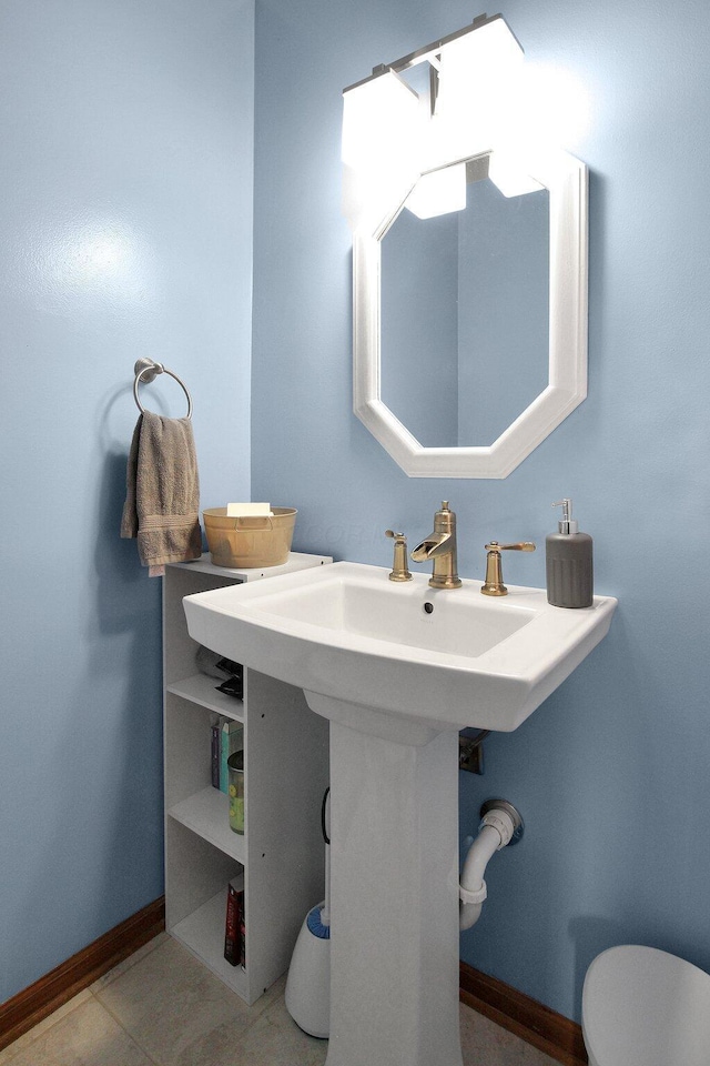 6146 Catawba Dr, Grove City, OH 43123 - bathroom featuring toilet and baseboards
