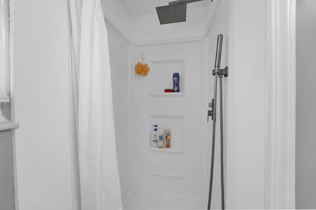 6146 Catawba Dr, Grove City, OH 43123 - bathroom view of a shower with shower curtain