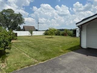 521 Kenton Galion Rd E, Marion, OH 43302 - view of yard with a garage