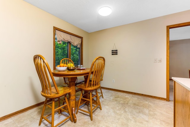 976 Hillside Dr, Newark, OH 43055 - dining area with baseboards