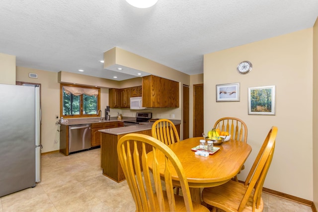 976 Hillside Dr, Newark, OH 43055 - dining area with a textured ceiling