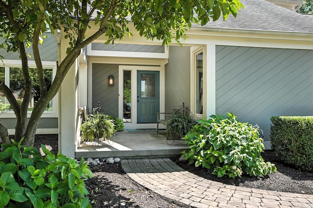 371 Ashworth Ct, Dublin, OH 43017 - property entrance featuring a shingled roof and covered porch