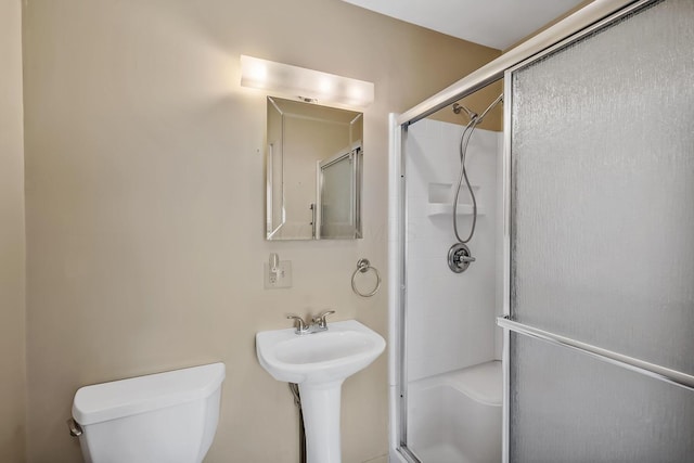 126 Dix Ave, Marion, OH 43302 - full bath featuring toilet and a shower stall
