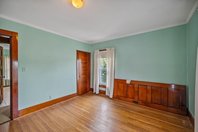 126 Dix Ave, Marion, OH 43302 - empty room featuring light wood-style flooring and crown molding