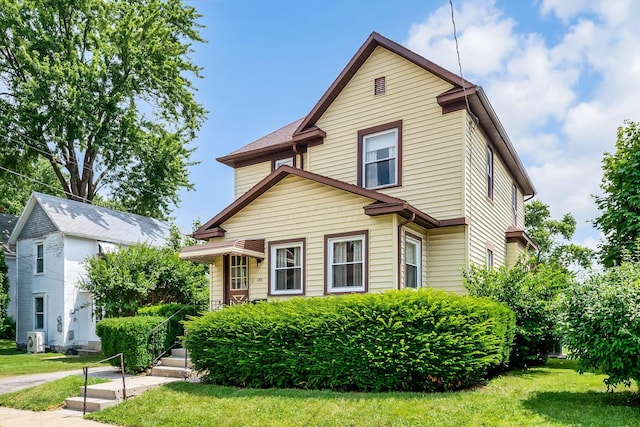 126 Dix Ave, Marion, OH 43302 - traditional-style house with a front lawn