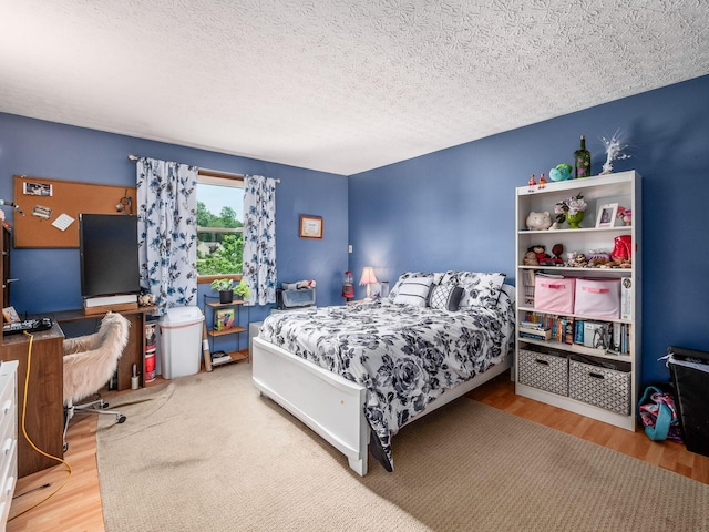 238 Key Blvd, Pataskala, OH 43062 - bedroom featuring wood finished floors and a textured ceiling