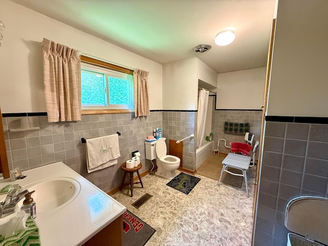 403 N Columbus St, Somerset, OH 43783 - bathroom with tile walls, a wainscoted wall, vanity, and shower / bath combo with shower curtain