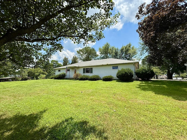 403 N Columbus St, Somerset, OH 43783 - view of green lawn