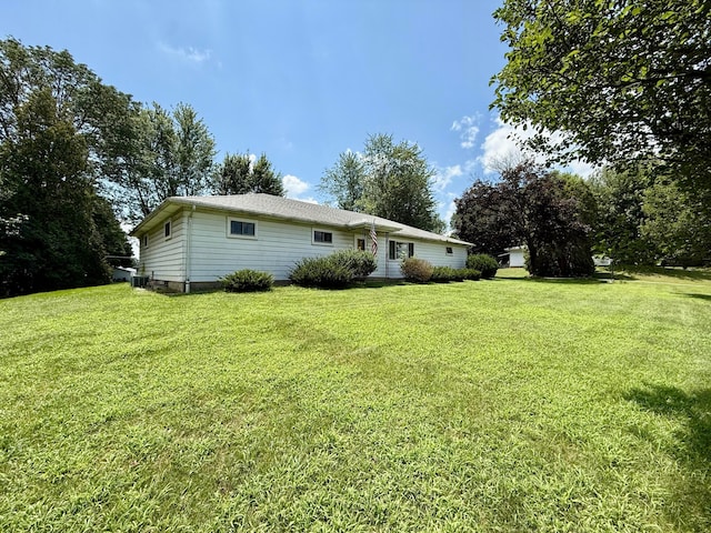 403 N Columbus St, Somerset, OH 43783 - view of home's exterior featuring a lawn