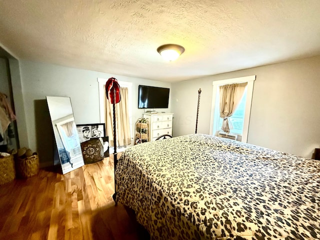 205 Sherman Ave, Lancaster, OH 43130 - bedroom with wood finished floors and a textured ceiling