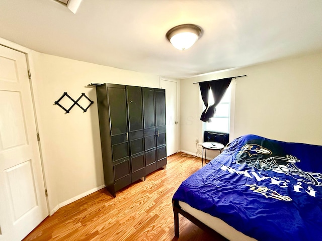 205 Sherman Ave, Lancaster, OH 43130 - bedroom with light wood finished floors and baseboards