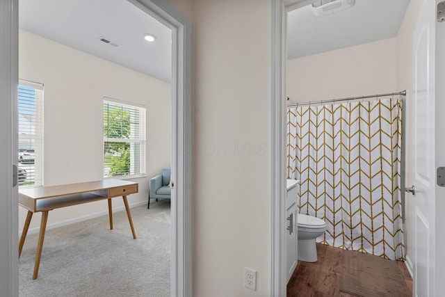 507 Curry Dr, Pataskala, OH 43062 - full bathroom featuring curtained shower and recessed lighting