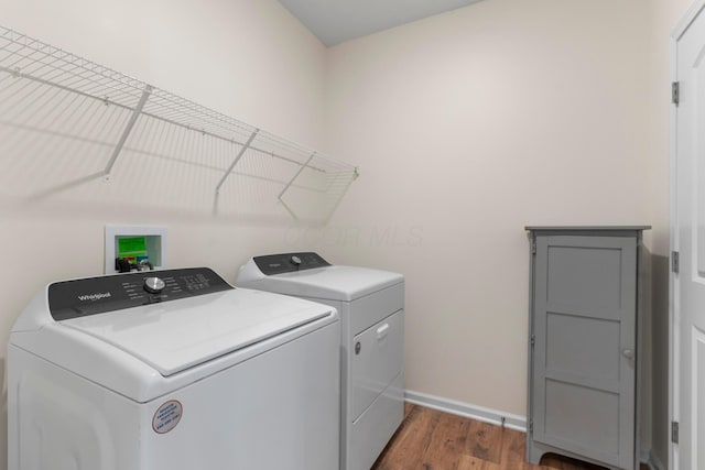 507 Curry Dr, Pataskala, OH 43062 - laundry room with washer and clothes dryer and wood finished floors
