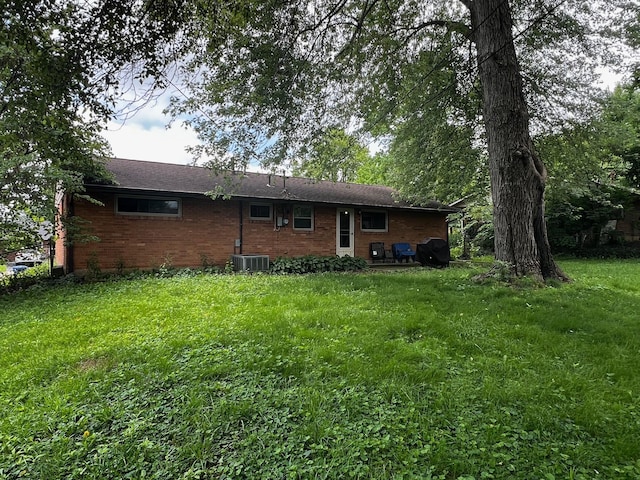 6942 Bartlett Rd, Reynoldsburg, OH 43068 - back of property featuring a yard and brick siding