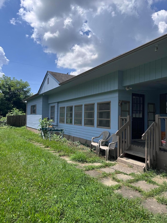 2229 Maureen Blvd N, Obetz, OH 43207 - rear view of property featuring a yard