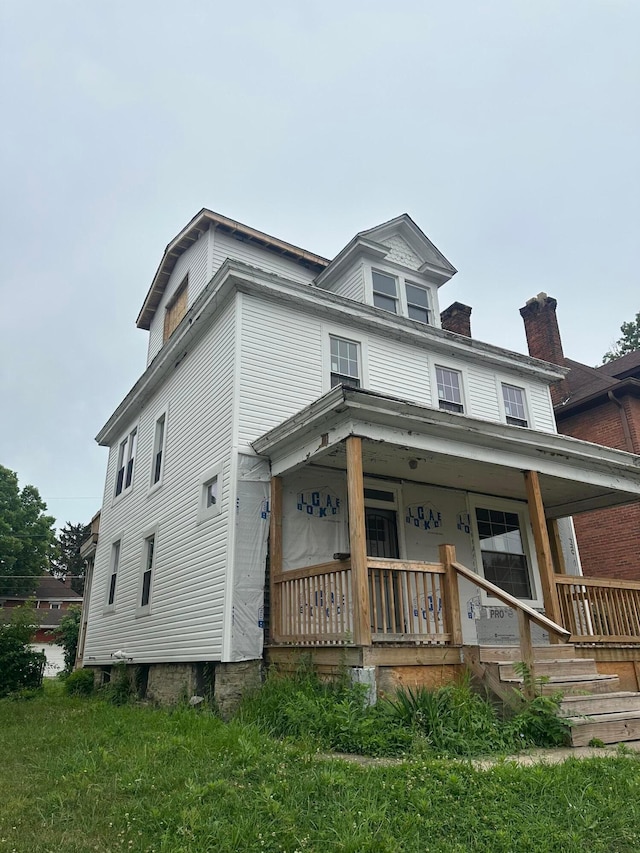 701 S 22nd St, Columbus, OH 43205 - american foursquare style home with a porch and a chimney
